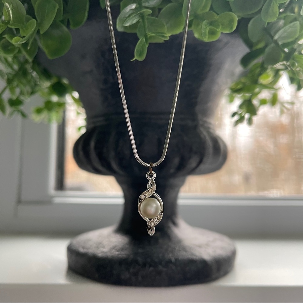 Pearl Pendant Necklace
